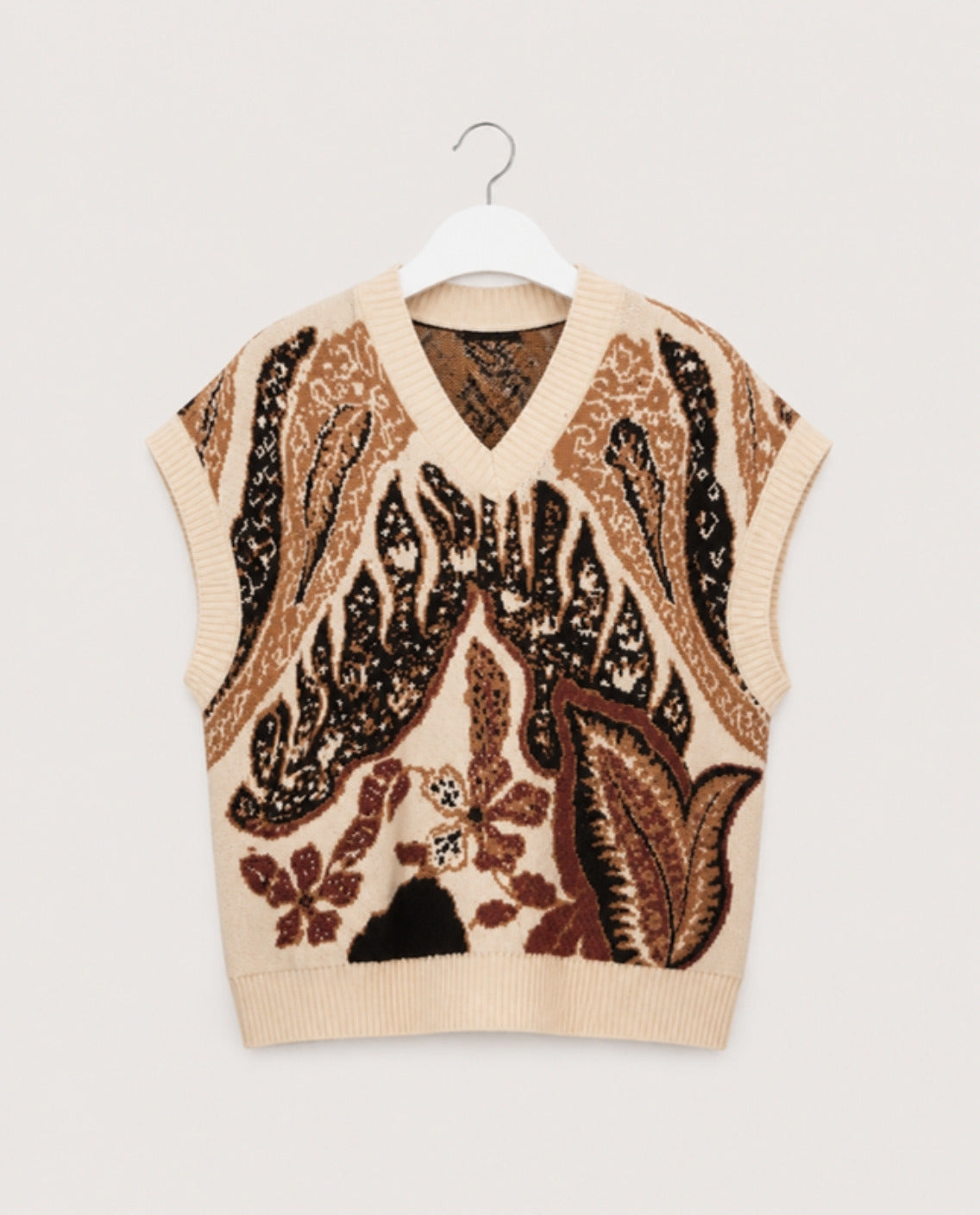Image of Brown Olea Vest by Callista, front view on an invisible mannequin | فيست أوليا بني من كاليستا، صورة أمامية