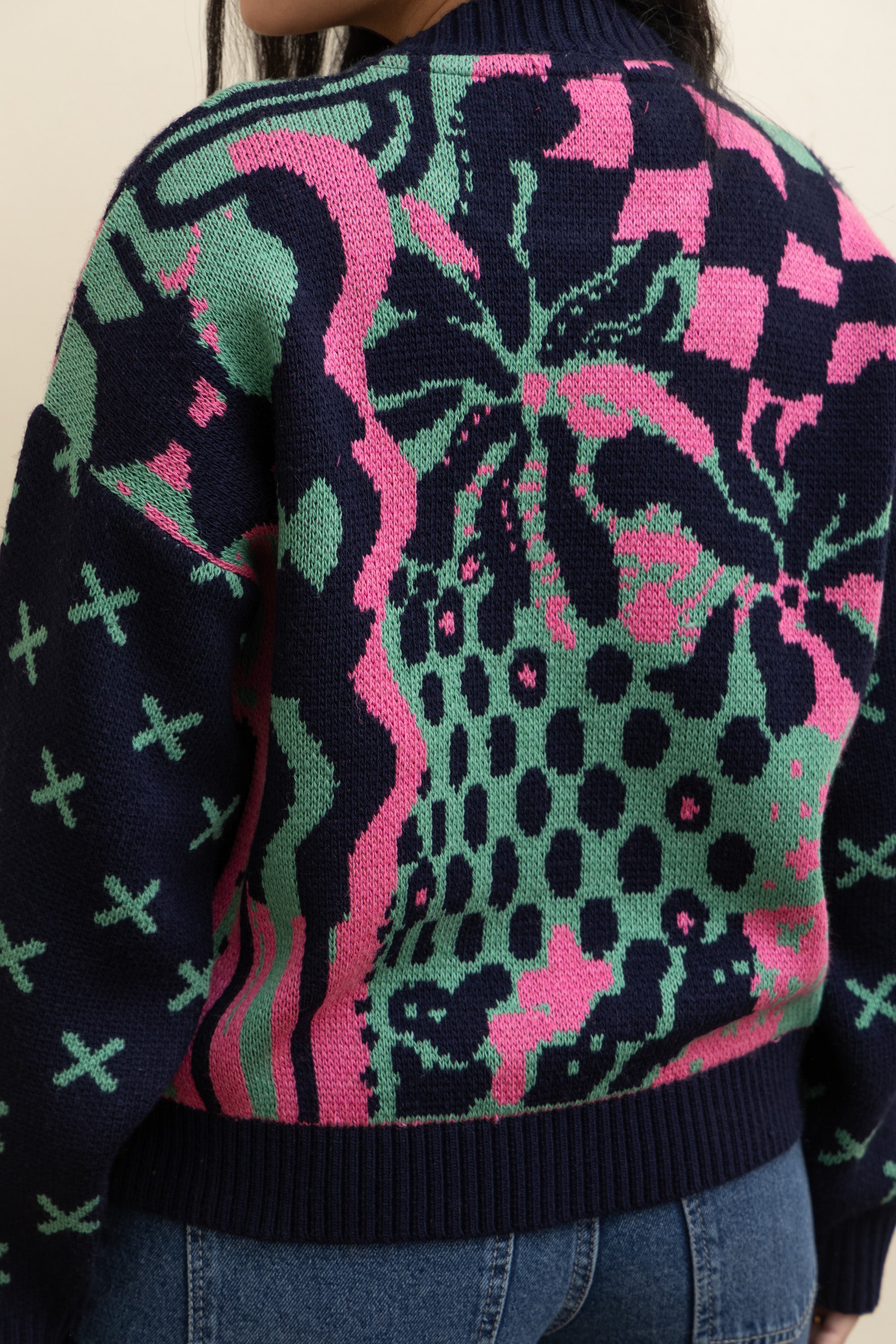 Image of Dark Blue Knit Pullover With a Twist